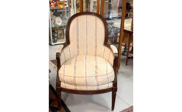 Bergère de style Louis XVI en bois natur