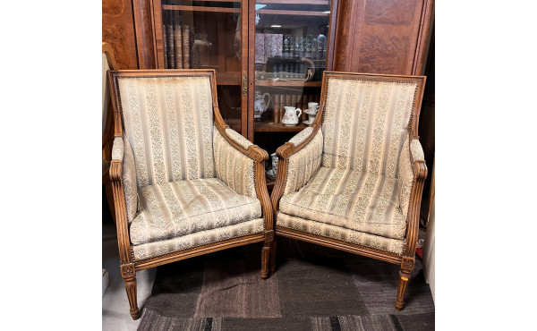 Paire de bergères style Louis XVI en boi