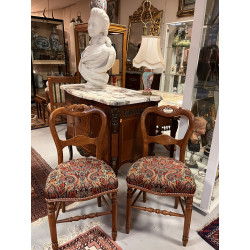 Paire de chaises en bois fruitier sculpt