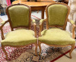 Paire de fauteuils cabriolets style Loui