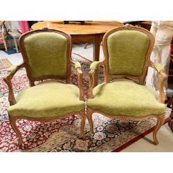 Paire de fauteuils cabriolets style Loui