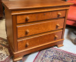 Commode moderne ouvrant à trois tiroirs 