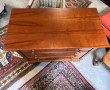 Commode moderne ouvrant à trois tiroirs 