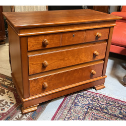 Commode moderne ouvrant à trois tiroirs 