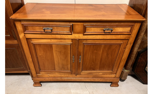 Petit buffet en merisier 120 x 49x H. 10