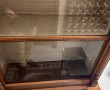 Vitrine en bois fruitier ouvrant à une p