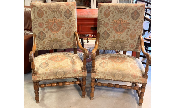 Paire de fauteuils en bois naturel sculp
