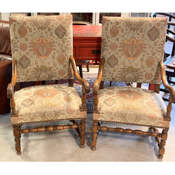 Paire de fauteuils en bois naturel sculp