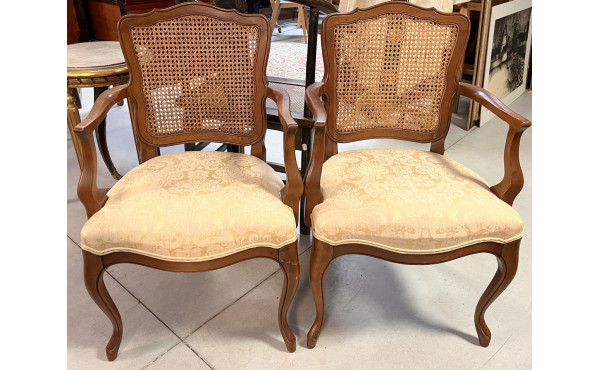 Paire de fauteuils style Louis XV dossie