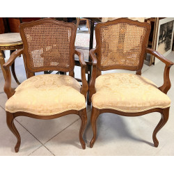 Paire de fauteuils style Louis XV dossie