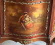Vitrine de style Louis XV en placage et 