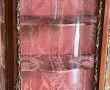 Vitrine de style Louis XV en placage et 