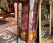 Vitrine de style Louis XV en placage et 