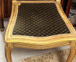 Chaise en bois doré à décor de rang de p
