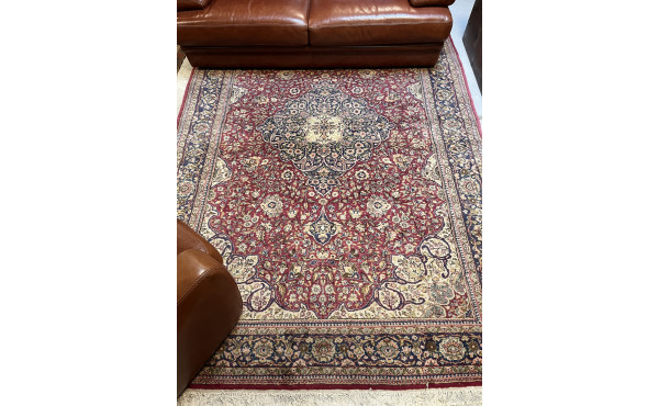Tapis en laine dans les tons rouges, ble