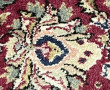Tapis en laine dans les tons rouges, ble
