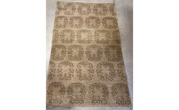 Tapis en laine dans les tons beige et br