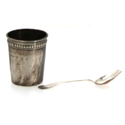 Timbale et petite cuillère en argent min