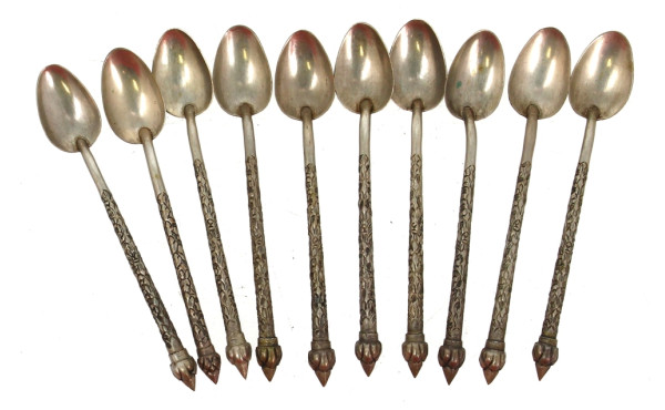 10 petites cuillères en argent bas titre