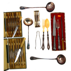 Lot comprenant : 12 fourchettes à escarg