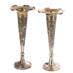 Paire de vases cornets asiatiques en arg