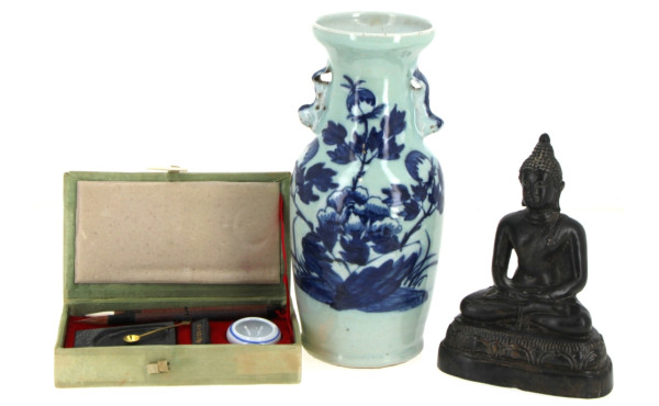 CHINE - Lot comprenant un vase en porcel