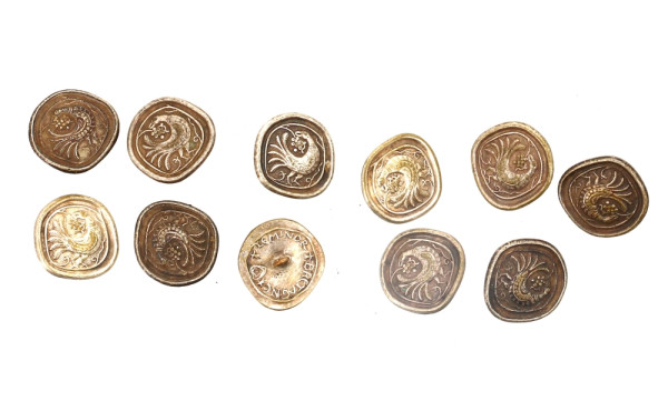 LE MINOR - Lot de 11 boutons en métal ar