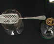 Verre et cuillère à absinthe : on y join