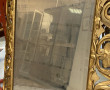 Miroir en bois sculpté et ajouré, doré à