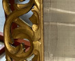 Miroir en bois sculpté et ajouré, doré à