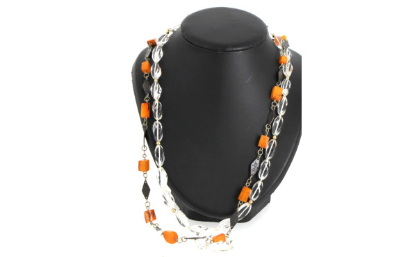 Lot de 2 colliers, l'un en métal et ambr