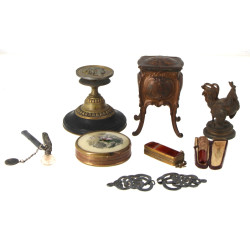 Lot de petits objets anciens : sujet co