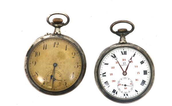 OMEGA et sans marque - Deux montres de g