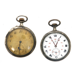 OMEGA et sans marque - Deux montres de g