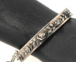 Bracelet jonc ouvrant en argent, à décor