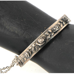 Bracelet jonc ouvrant en argent, à décor