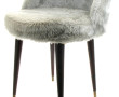 Petite chaise recvouverte de fausse four