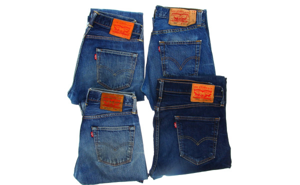 4 jean's Levi's en différentes tailles (