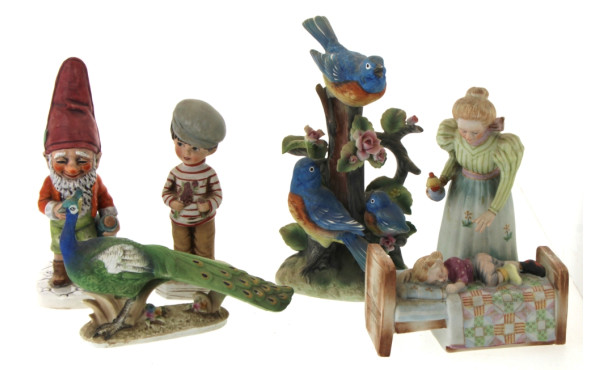 Lot de bibelots en porcelaine polychrome