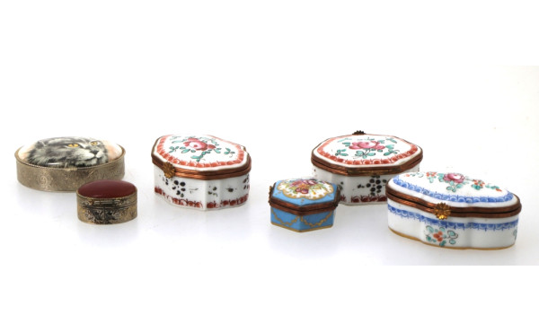 Lot de 6 petites boîtes à pilules dont 4