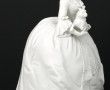 "Femme élégante du XVIIIè au carlin", su