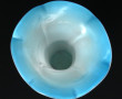 Grand vase cornet en verre blanc et bleu