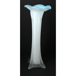 Grand vase cornet en verre blanc et bleu