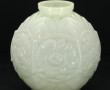 Vase boule ART DECO en verre opalin à dé