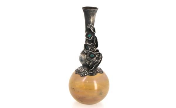 Vase à panse en verre soufflé, long col 
