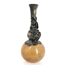 Vase à panse en verre soufflé, long col 