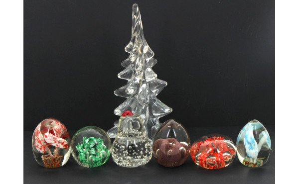 5 boules presse-papiers + 1 poire en ver