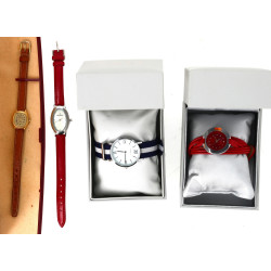 Lot de 4 montres bracelets de dame dont 