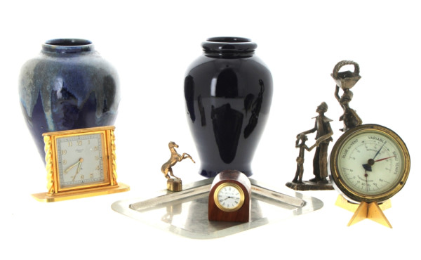 Lot de bibelots divers: vases en grès, p