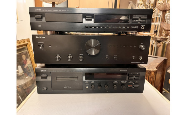 Chaîne stéréo comprenant un amplificateu
